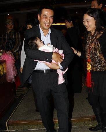 张嘉译的成长之路,张嘉译人生中两个女人