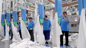 在这里，火车上的卧具天天都是大“洗”之日