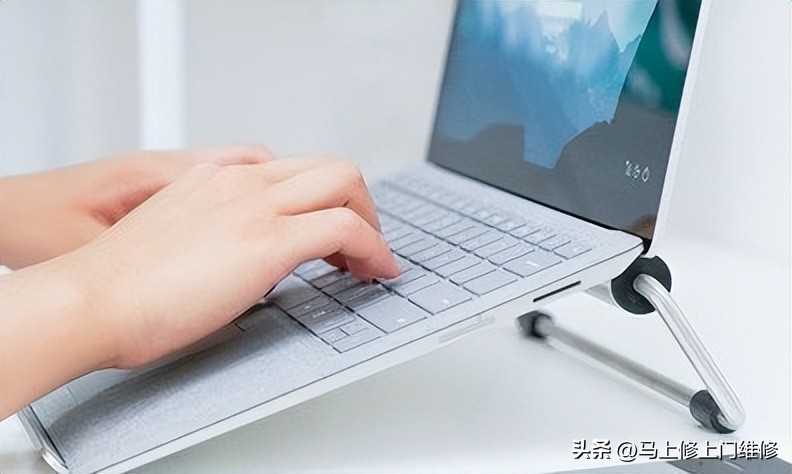 笔记本电脑进水开机滴滴响为什么,笔记本电脑键盘进水后一直嗡嗡响