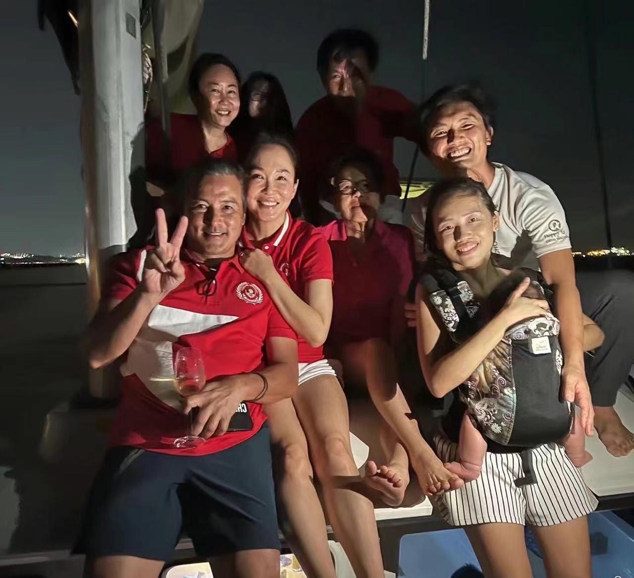 范文芳晒游艇出海度假,范文芳游艇照