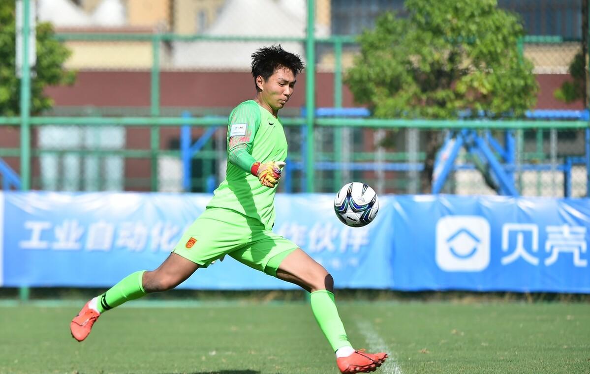 泰山门将失误,泰山亚冠守门员失误