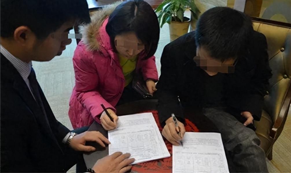 河北女子花10万买长城人寿分红险,河北女子交近10年保险