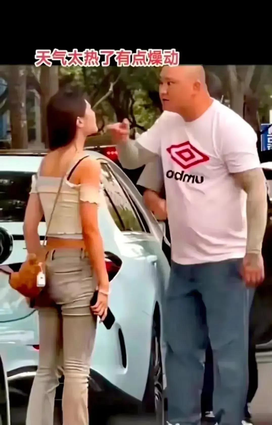 南京光头打人事件的完整视频,南京光头打人事件后续