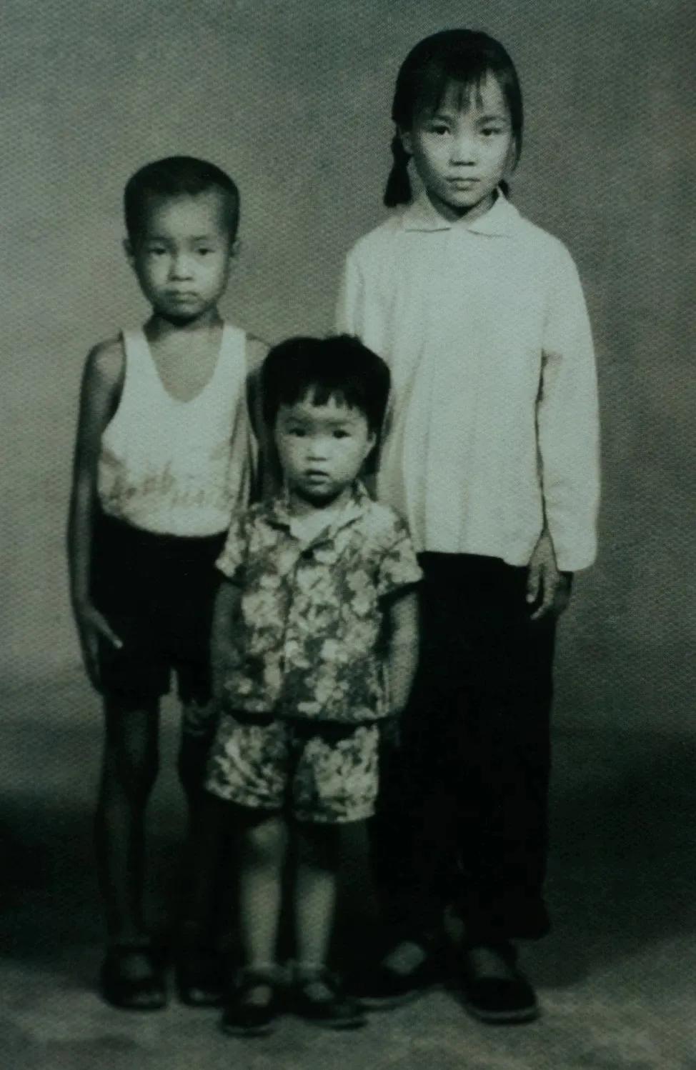 在老照片里寻找青春的记忆,在老照片里重温童年快乐时光