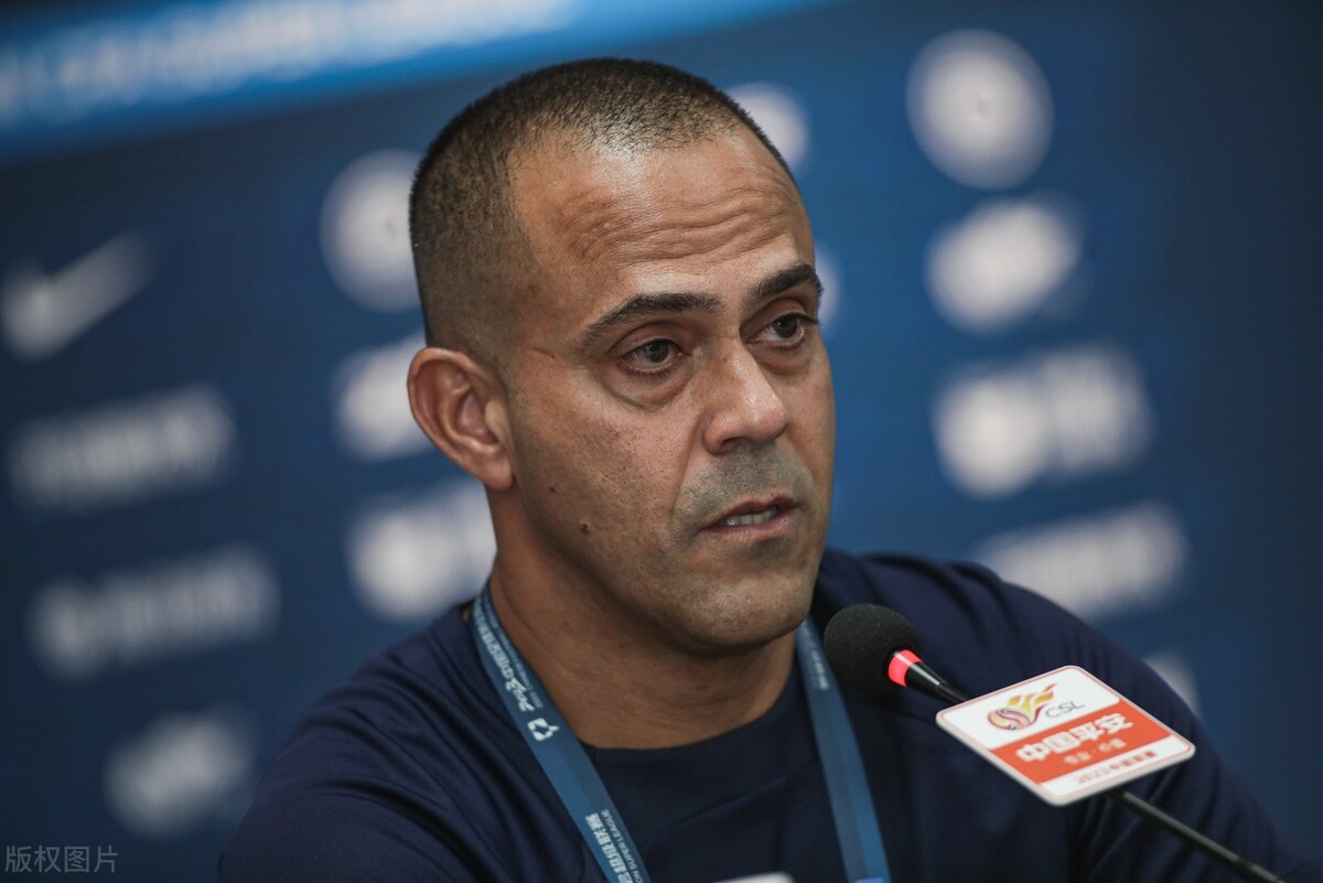 法比奥吐槽鲁能完整,山东鲁能泰山对广州足球比赛