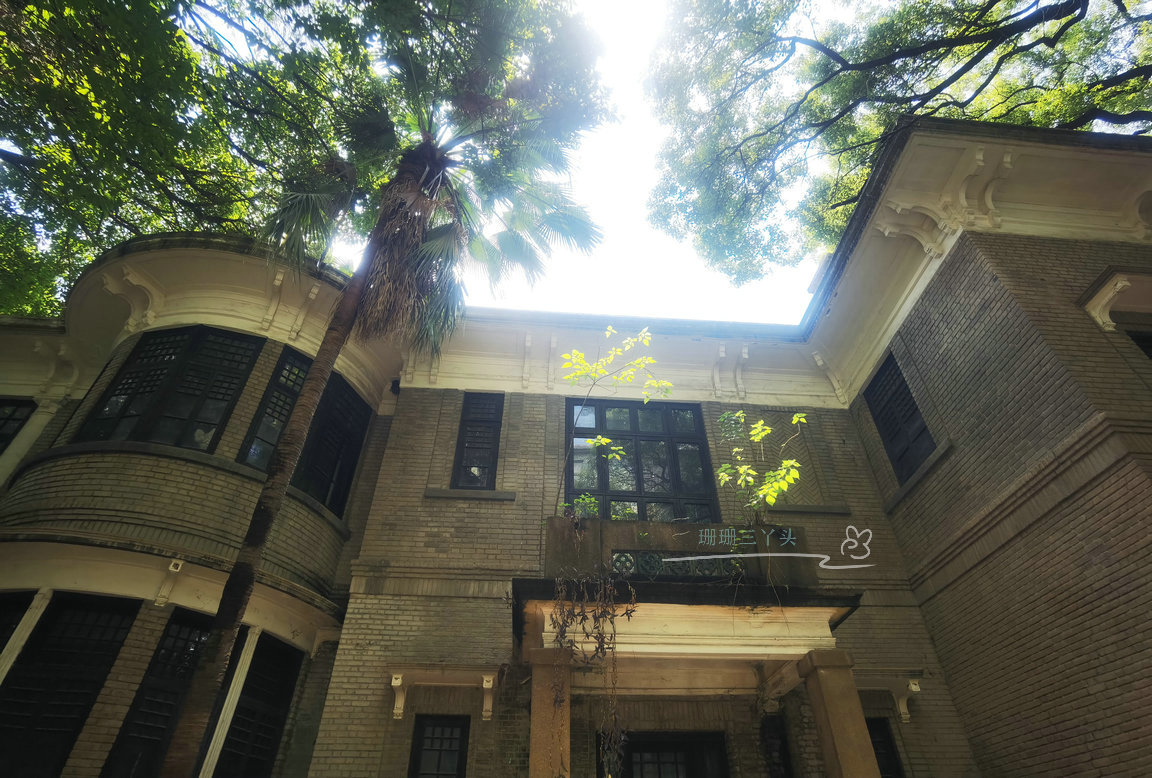 他被称为“沙面建筑之父”，旧居在养老院旁，曾被称“广州白宫”