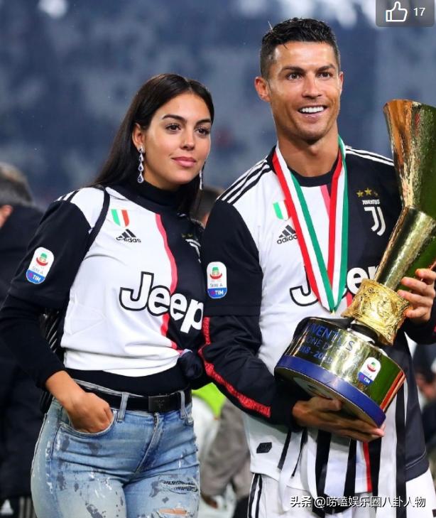 梅西和老婆同框大秀,梅西老婆手拿战靴