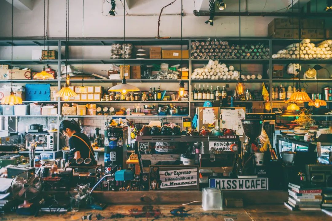 星巴克咖啡店vs瑞幸咖啡店,除了星巴克和瑞幸还有哪个咖啡店