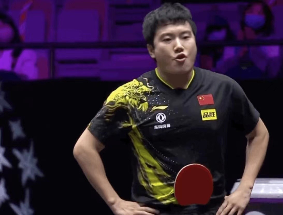 梁靖崑“球拍插裆”、粉丝互撕，体育界究竟怎么了？