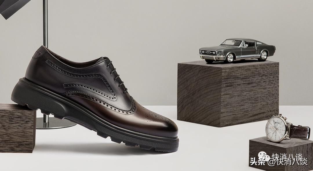 斯凯奇与彪马鞋,手握斯凯奇和彪马