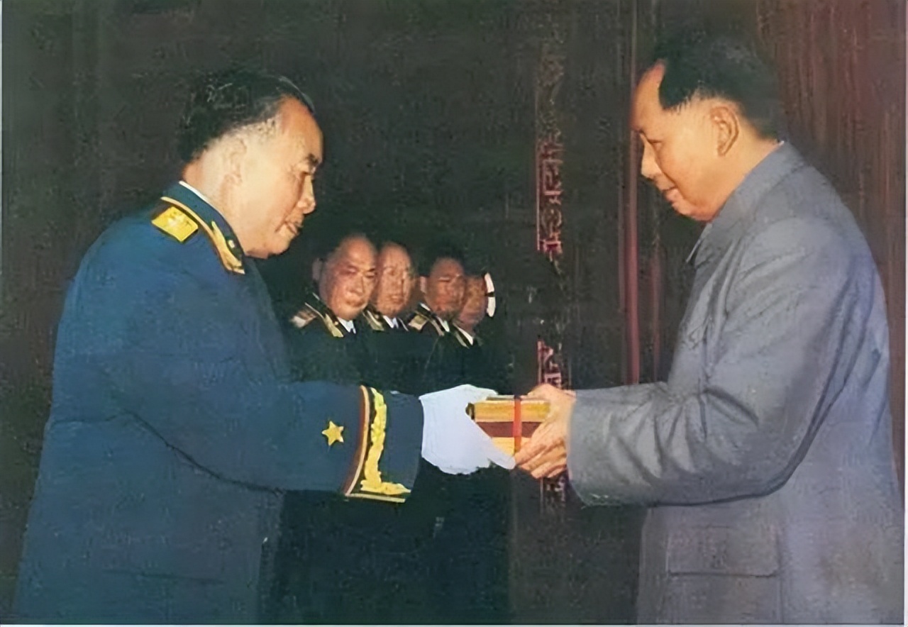 *德朱**的元帅证书编号为004,彭德怀是006,“神秘”的005号是谁?