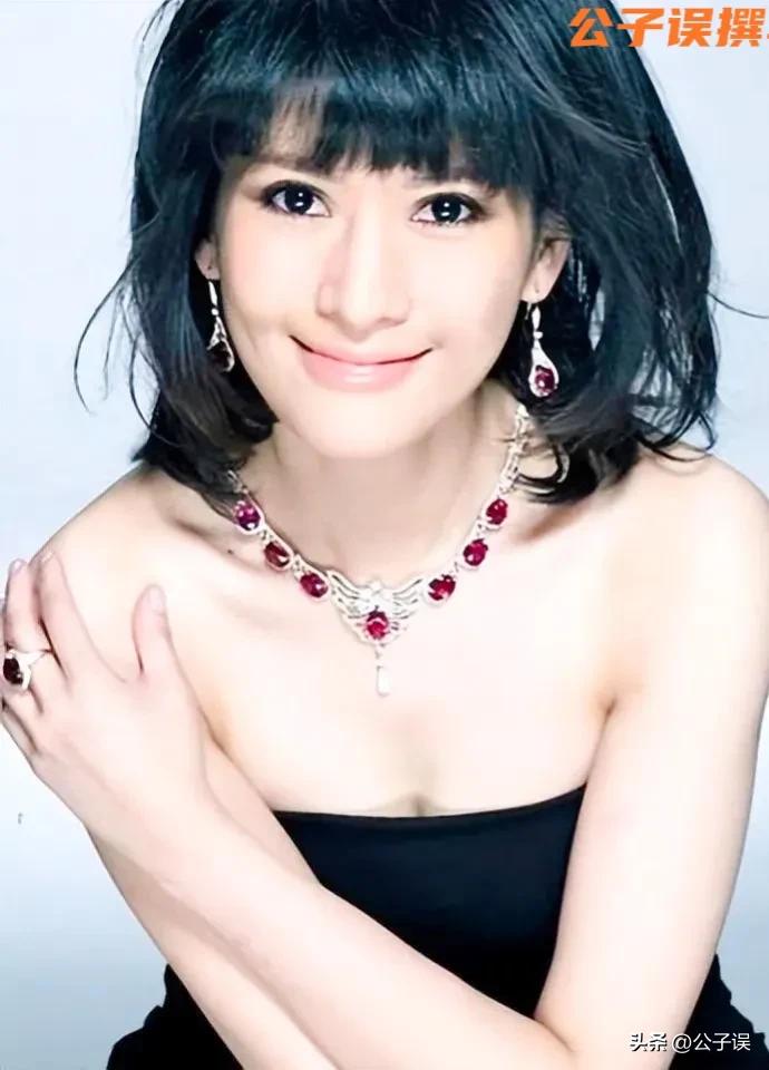 一张和冯小刚的“夜宿门”照片,彻底撕下了沈星的遮羞布