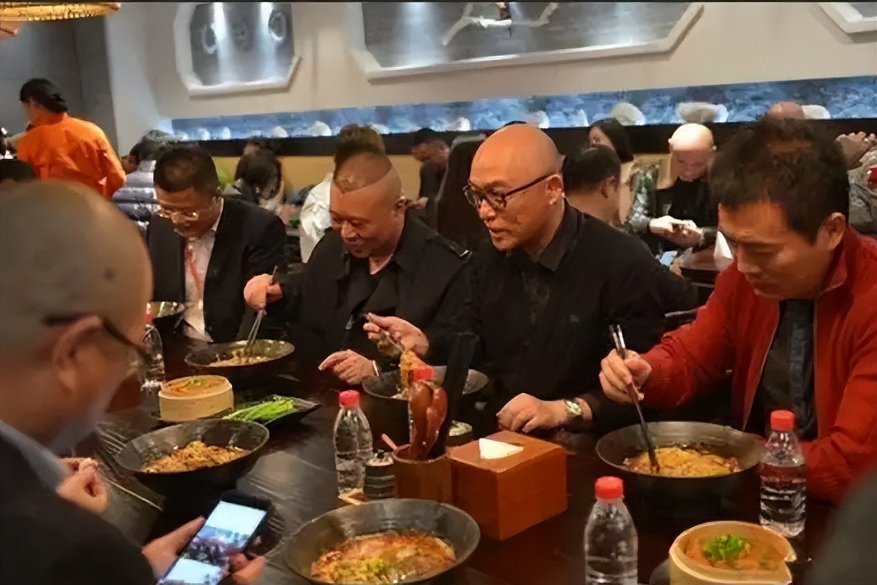 成本4块卖4块怎么赚钱,4块钱成本卖10块钱利润是多少