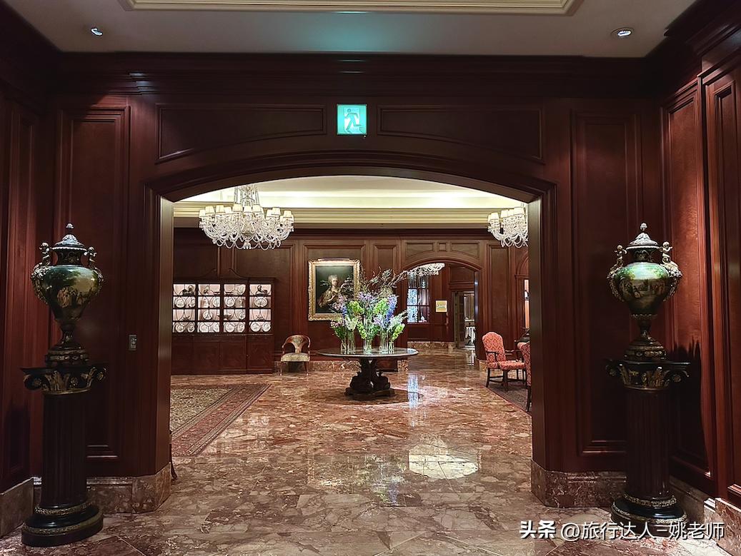 日本丽思卡尔顿酒店阴雨天高级感,大阪奢华酒店