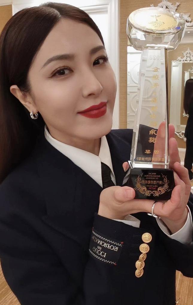 曾黎的苹果肌、孙俪的副乳、天仙的法令纹,女星生图暴露人间真实