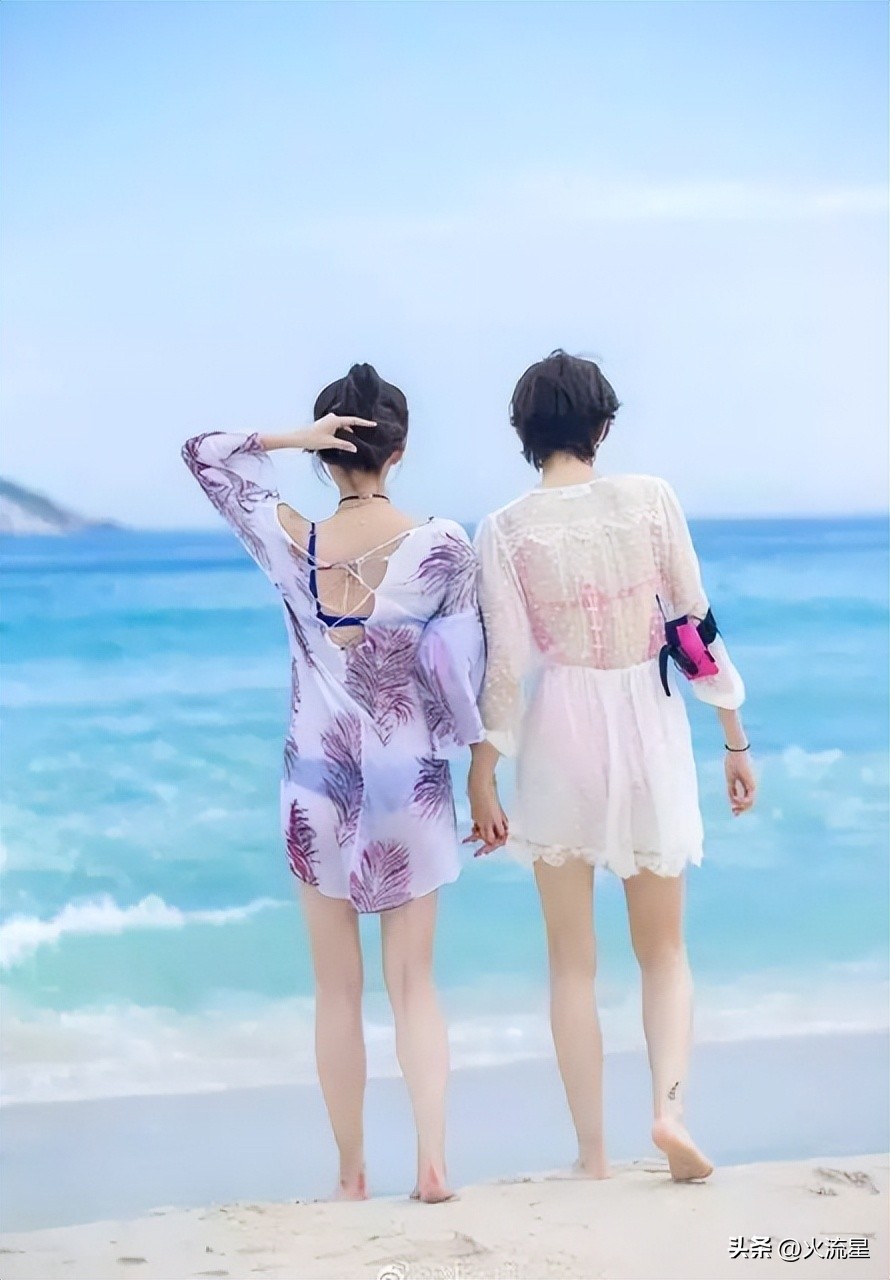 求职简历贴上泳装照，是恶搞还是职场*规则潜**？