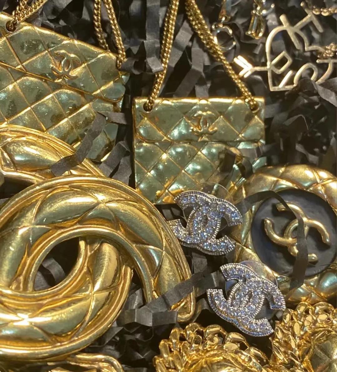 香奈儿的金属材质是什么,香奈儿的饰品是什么材质