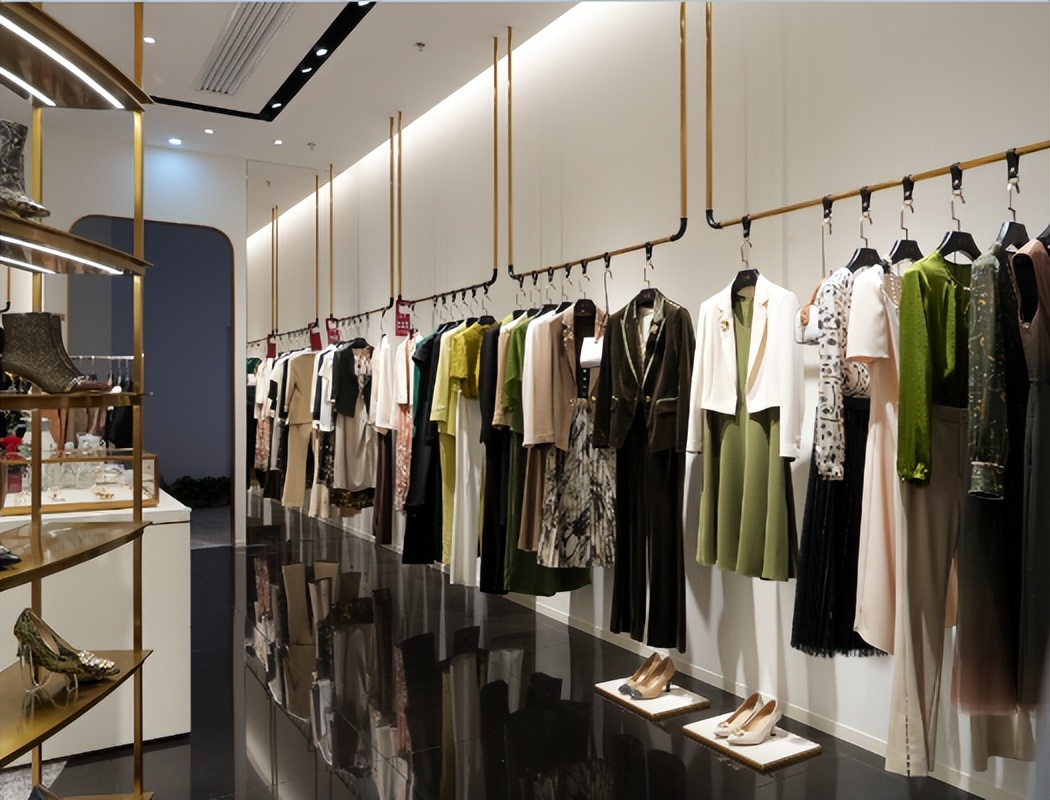 高光时刻，唯你闪耀，正宫礼服深圳罗湖KKMALL盛装开业