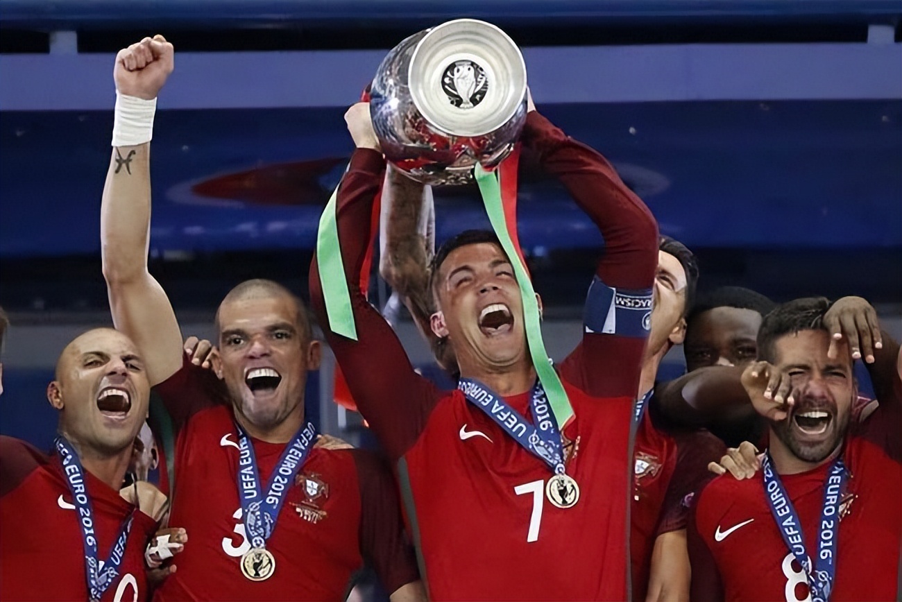 克里斯蒂亚诺罗纳尔多c罗vs梅西,克里斯蒂亚诺罗纳尔多为什么叫c罗