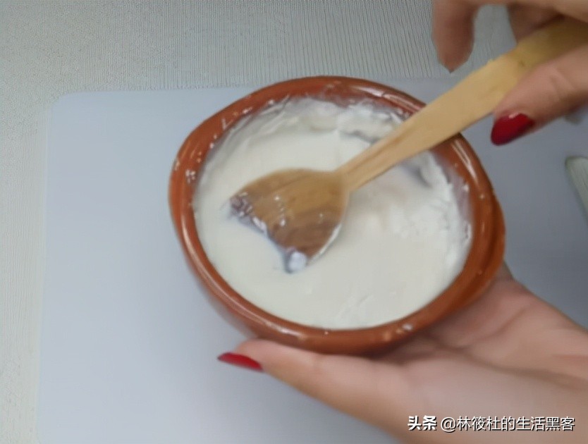 如何收缩脸部粗大毛孔,脸部毛孔粗大最好的解决修复方法