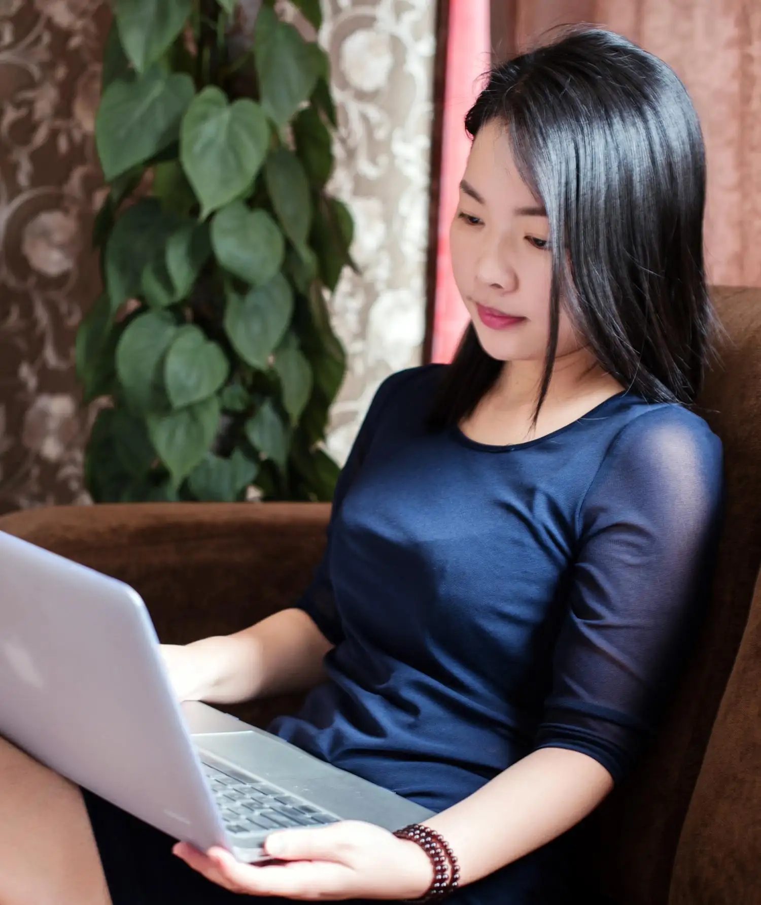 女大学生当保安月薪6000,95后女大学生从设计院辞职