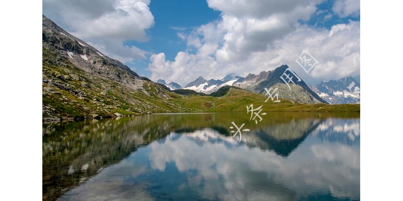 父母去医院没钱心里难受吗,家人住院自己也没钱简直崩溃