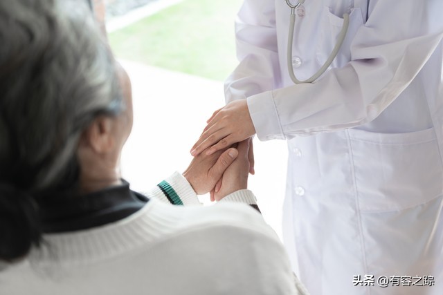 太扎心！月付26000，享受的却是束缚的服务。这日子你敢去想吗？