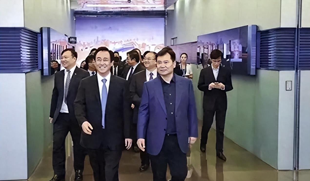 富豪家印养20控梯员年薪30万，你想知道为什么？