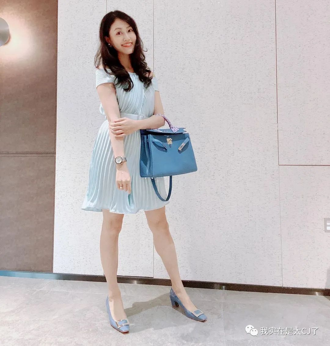 真富婆假富婆对比,台湾富婆王思佳晒香奈儿包遭吐槽