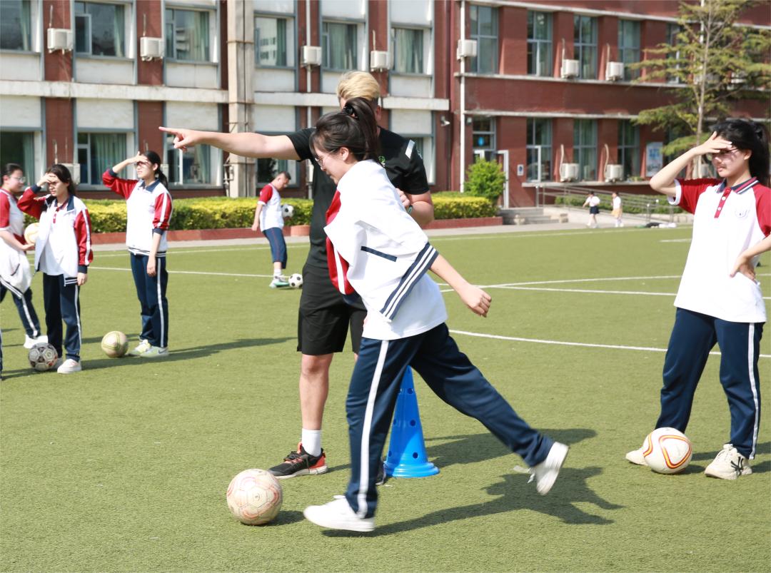 体验足球的乐趣,西班牙文化体验