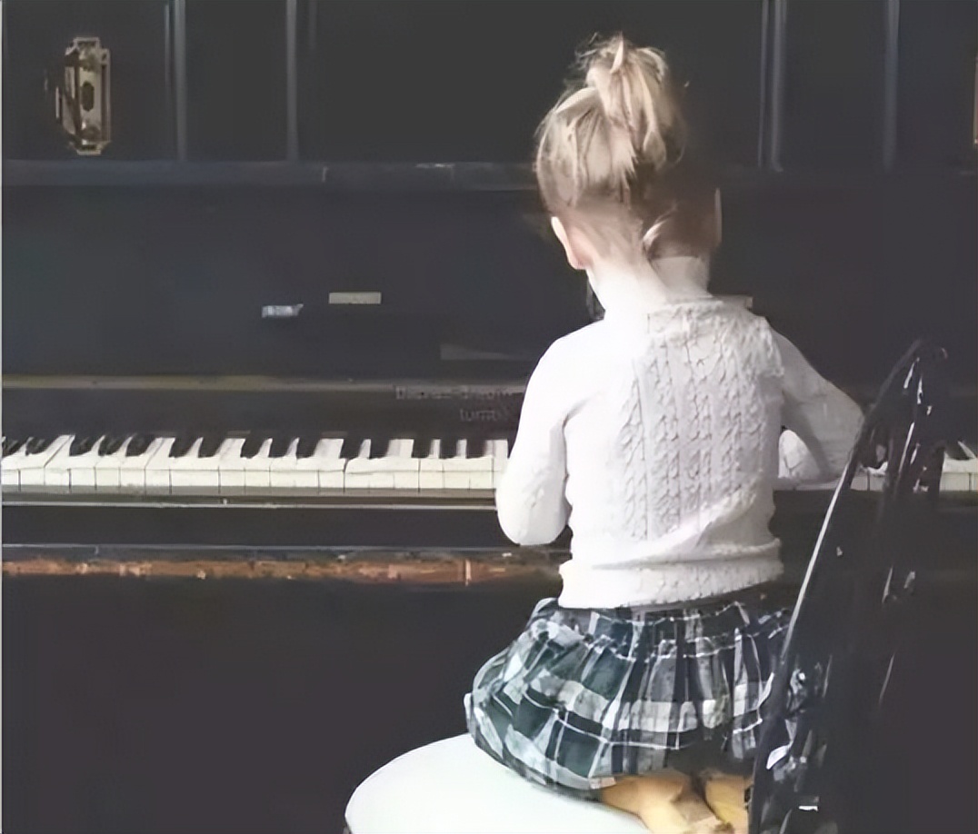 孩子初学钢琴可以买手卷钢琴吗,孩子刚刚学钢琴有必要马上买琴吗