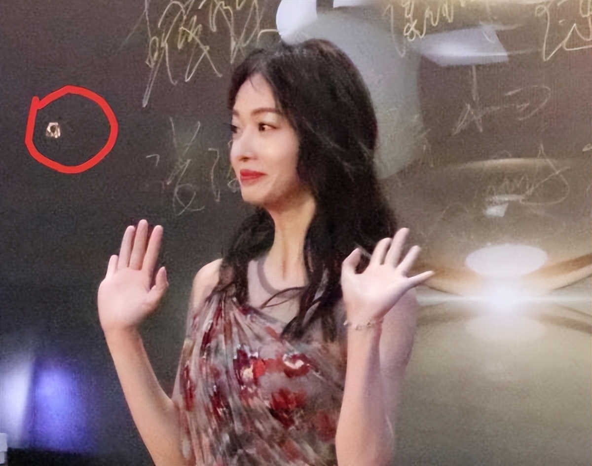 女明星红毯“尬历史”，一个比一个社死，恨不得没人认识她们