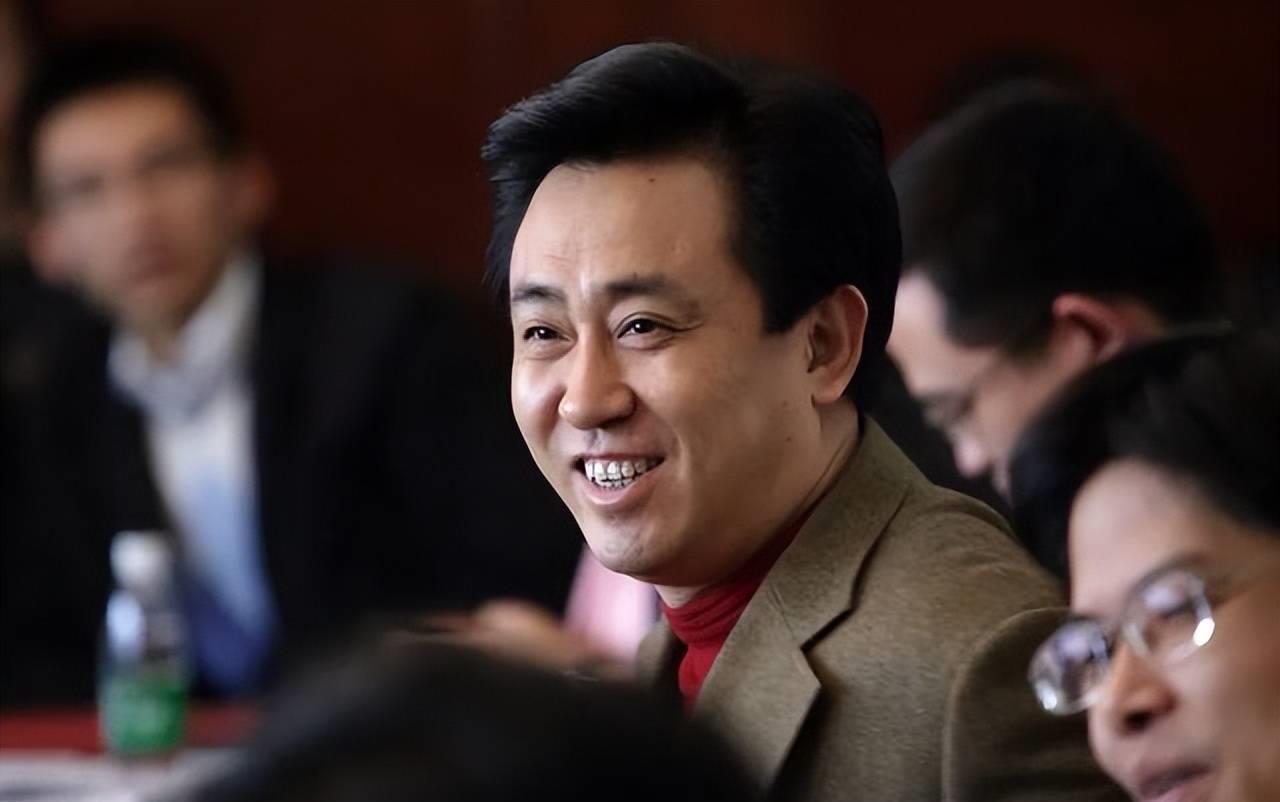 许家印之前的1年的薪资是多少,许家印年薪25万为啥分红