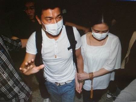 嫁入豪门的八大男星,8位明星娶外籍老婆