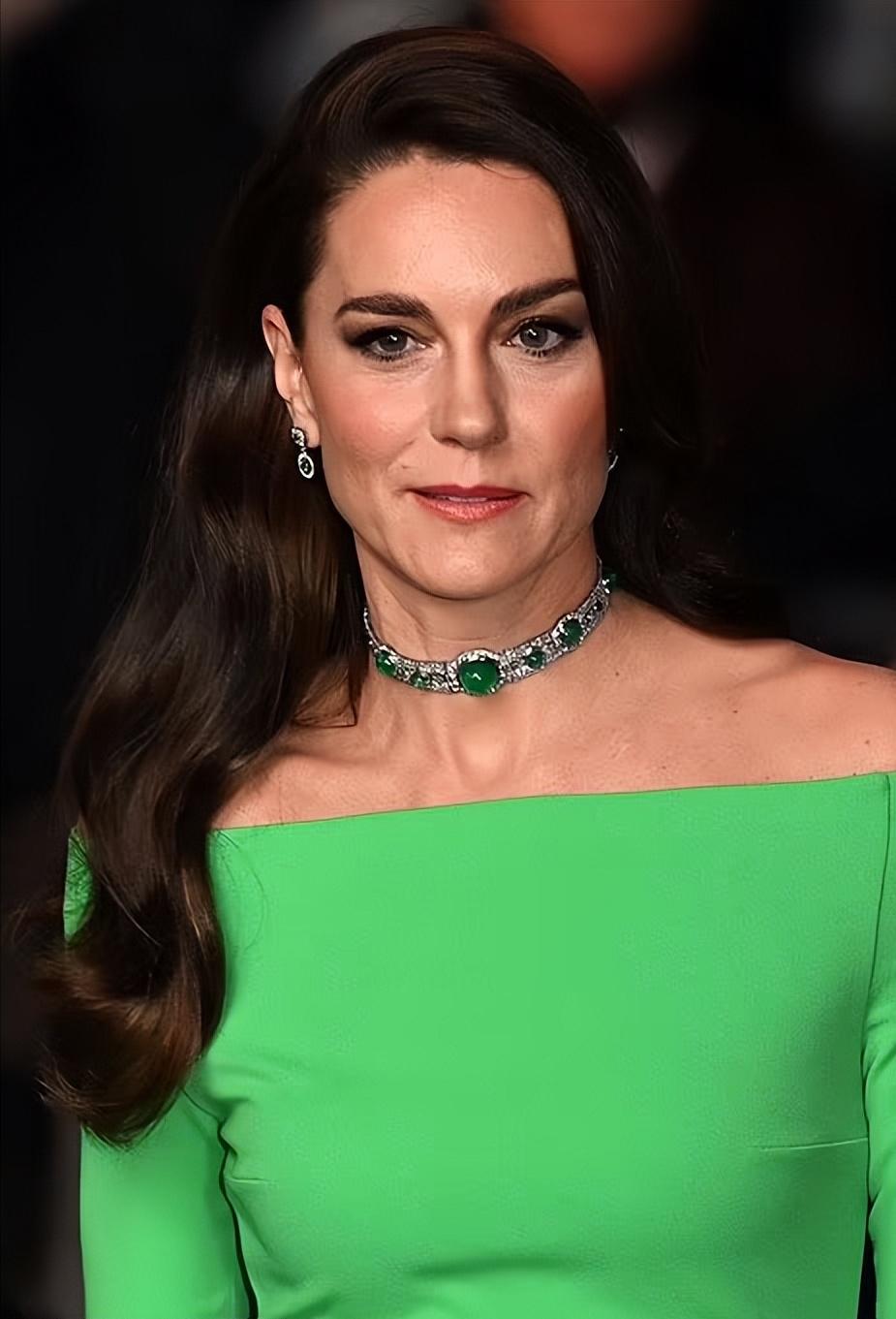 凯特罕见高调穿紫绿撞色显高贵,凯特黄裙露面照