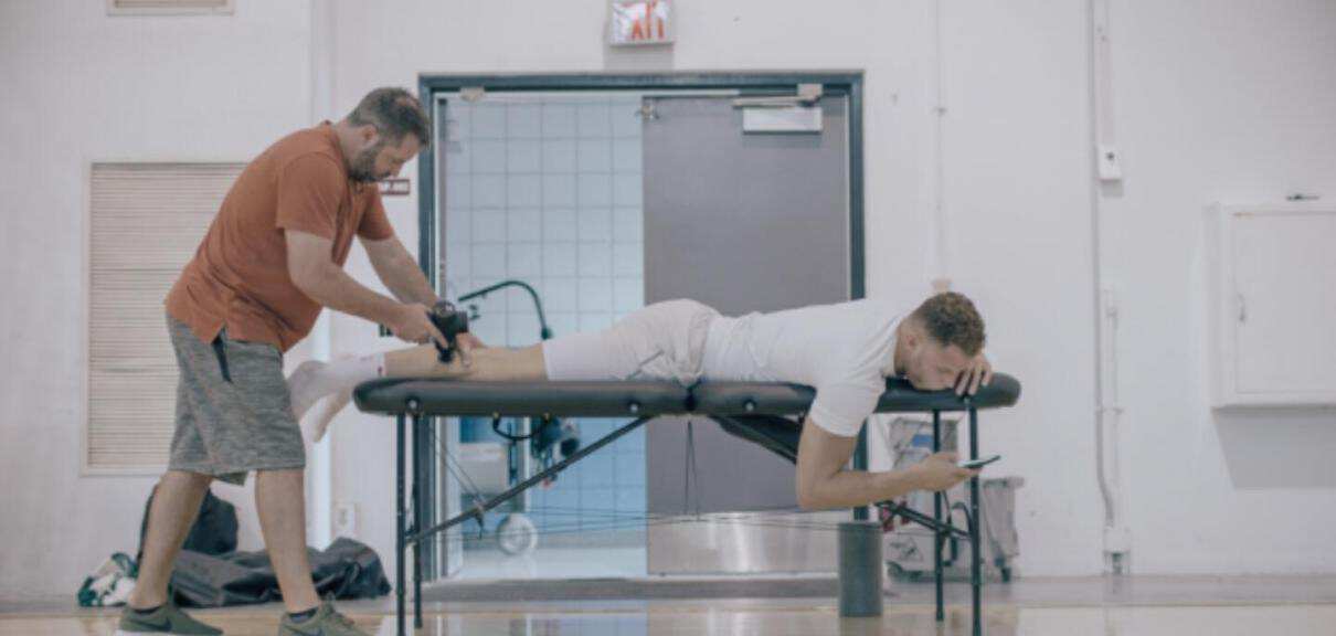 筋膜枪挑选指标,筋膜枪专业款和旗舰款哪个更好