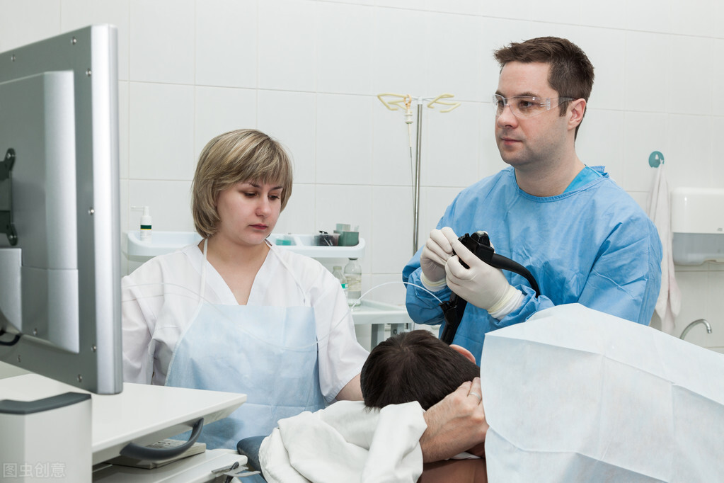 男子腹痛确疑病症,男子腹痛难忍医生怀疑