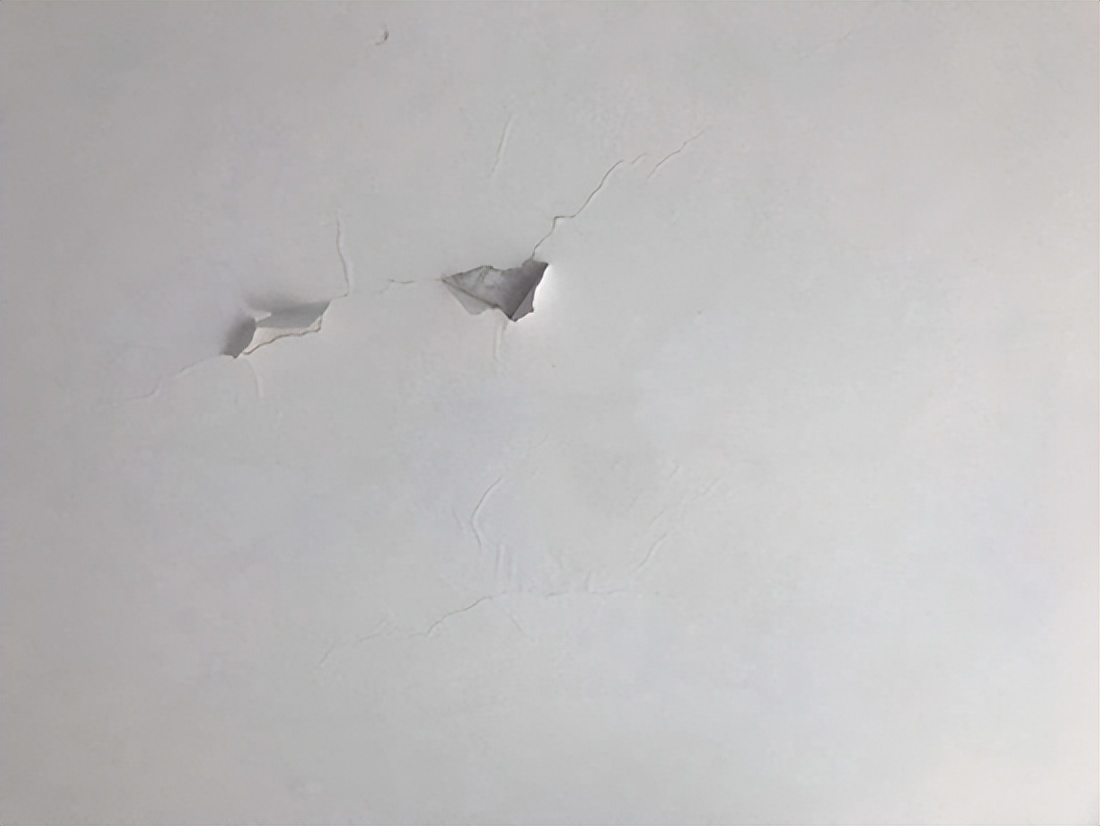 宿舍天花板漏水怎么解决,楼上厕所漏水天花板滴水怎么解决