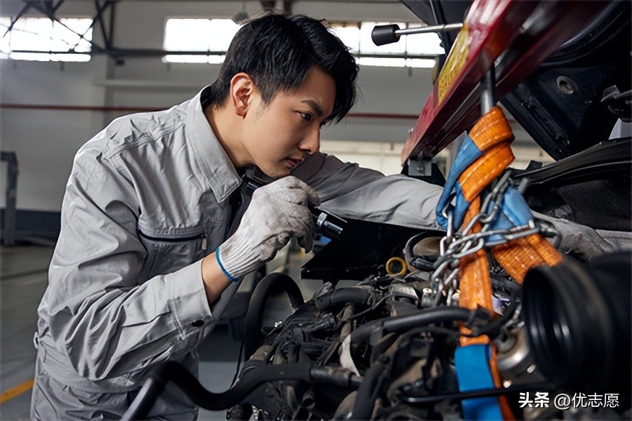 口腔医学专业专科生就业前景,2022专科生什么专业好就业