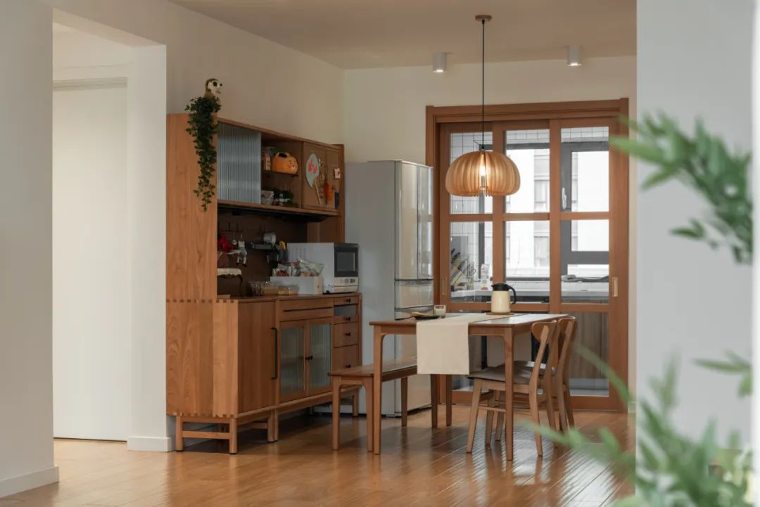 北京夫妻的120㎡新家火了，全屋刷大白墙，却有藏不住的高级感