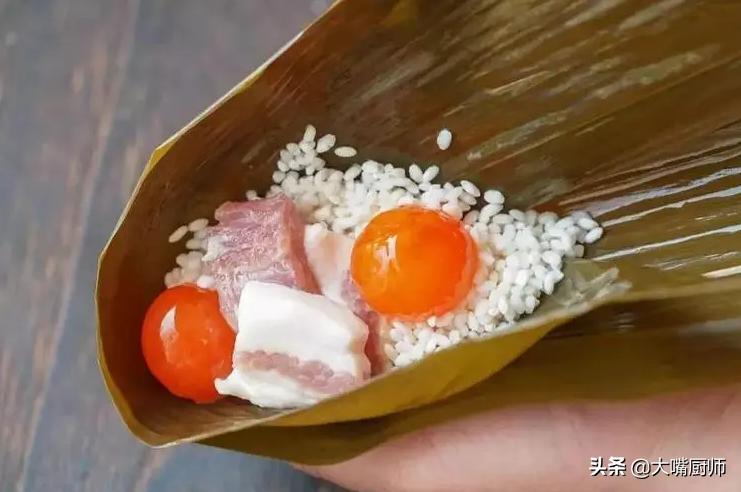 煮粽子的小技巧粽子煮多长时间,煮粽子时为何会出现粽子夹生现象