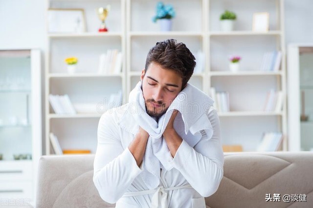 穿袜子睡觉，可降低核心体温帮助睡眠？老年人做好这6点睡得更香