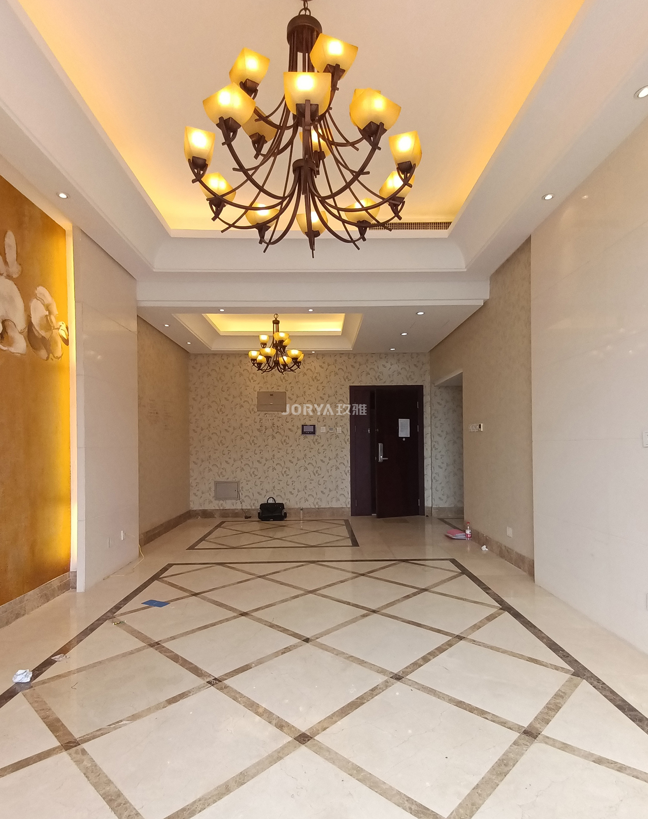 斜坡造型吊顶,斜坡屋顶木板吊顶