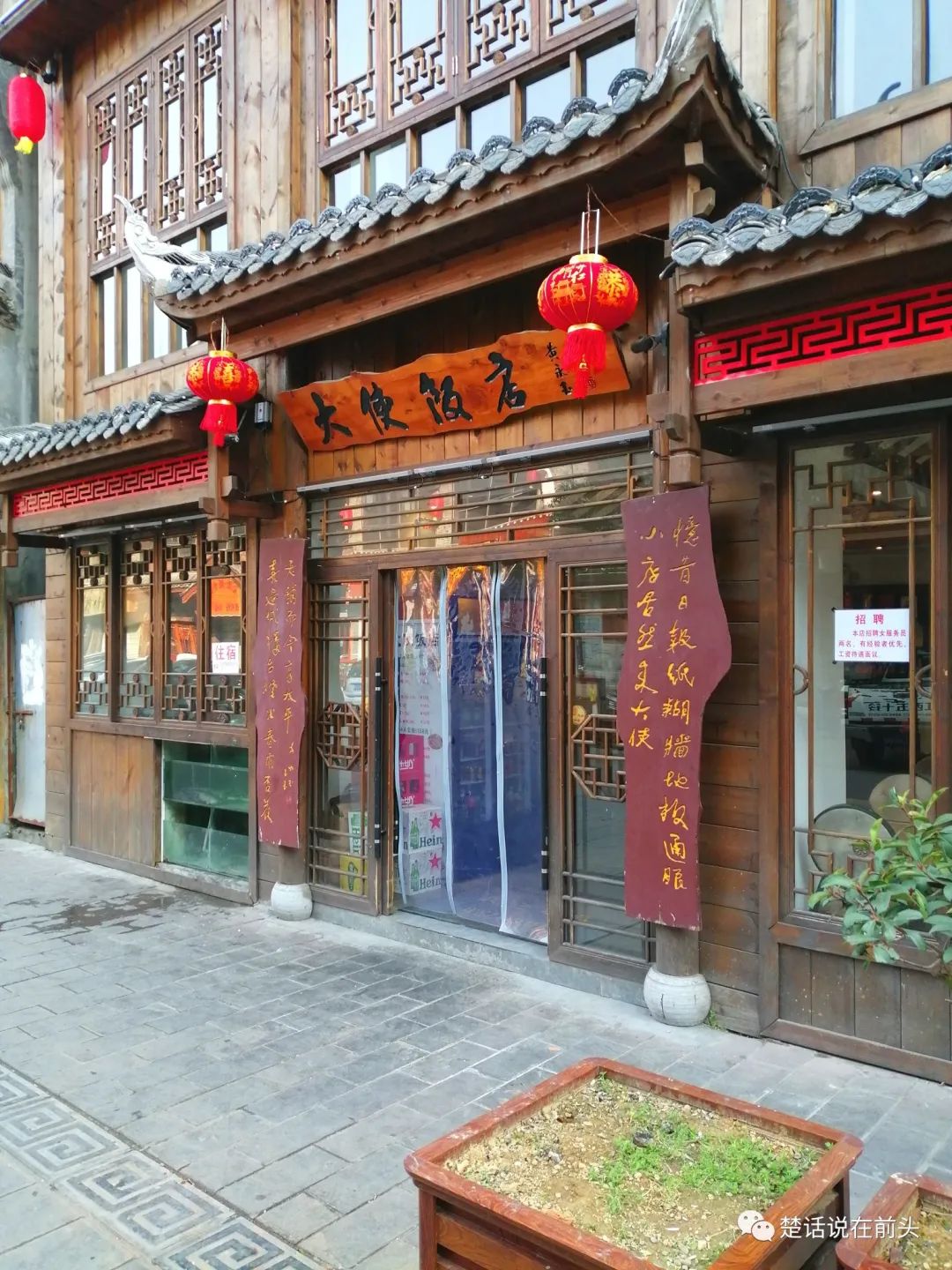 去凤凰感受沈从文笔下的古城,去凤凰古城可品尝到哪种美食