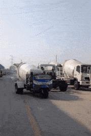 突然冒出一片气泡,突然冒了小小的水泡泡