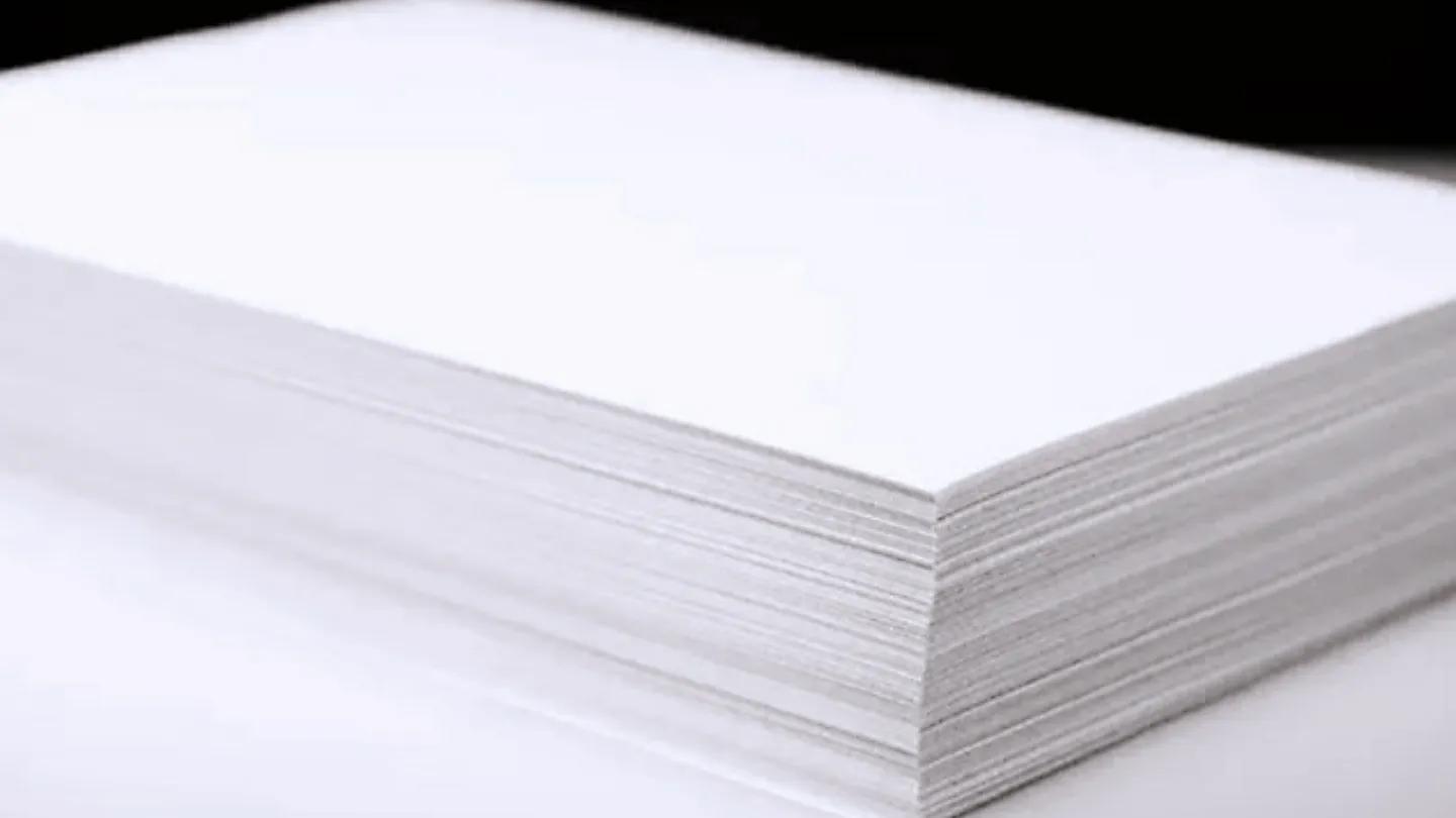 足球大的纸可以折叠多少次,一张足球场大的纸能折多少次