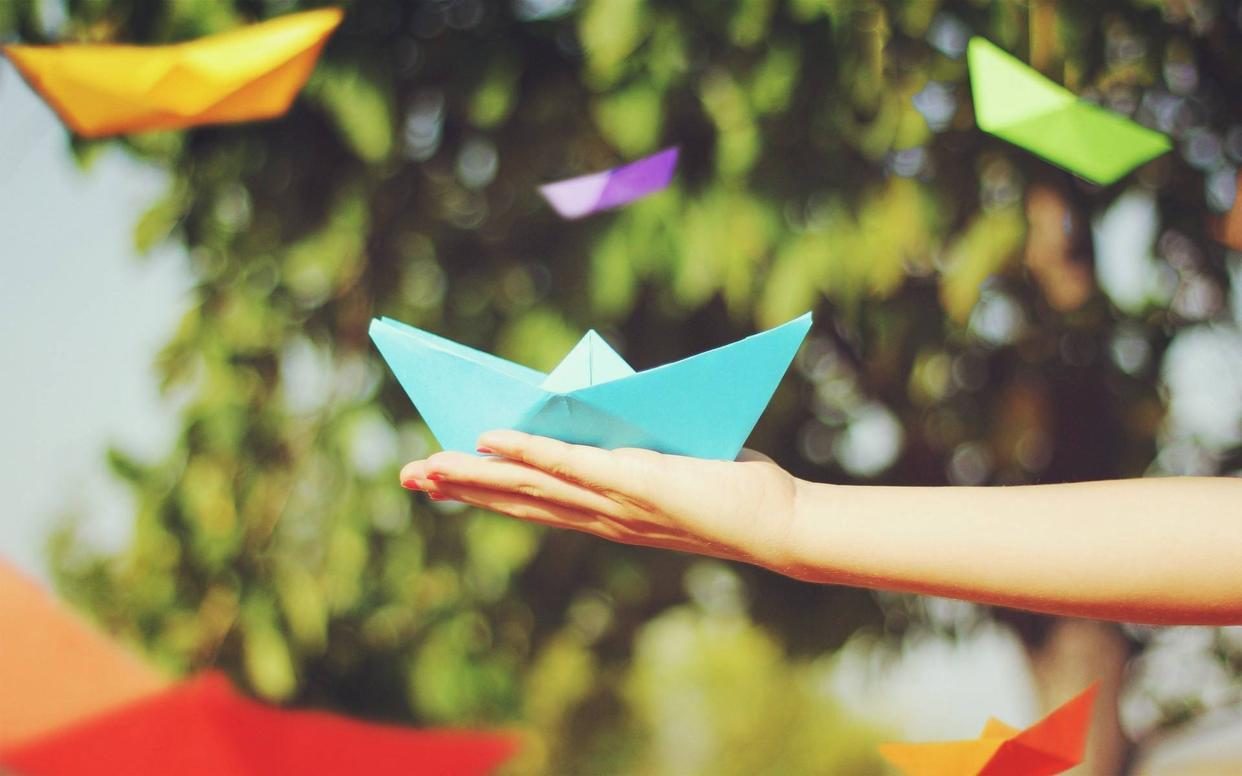 一个人不爱说话也不爱与人沟通,一个人不爱说话的原因