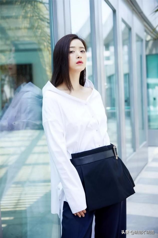 蒋欣穿什么样的裤子好看,胯宽腿粗妹子这样穿
