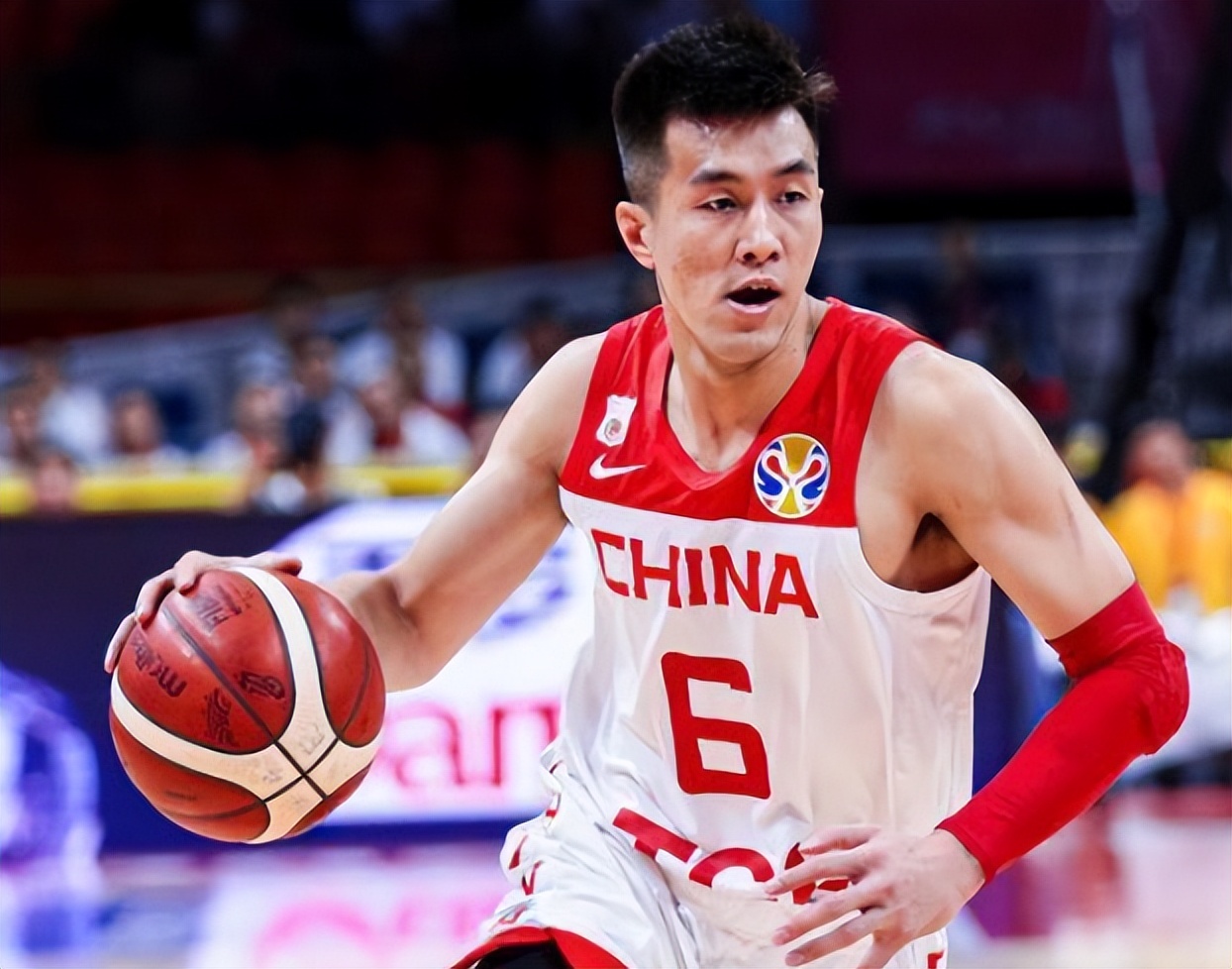 辽篮郭艾伦续约,辽篮郭艾伦最新照片