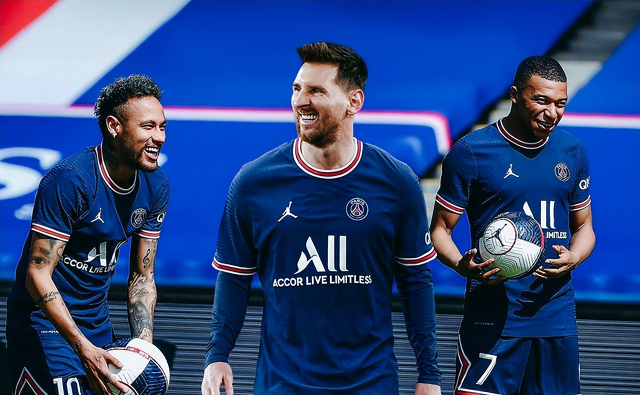 足坛第14位“亿元先生”诞生,此前13位仅1人超值,皇马曼联比惨